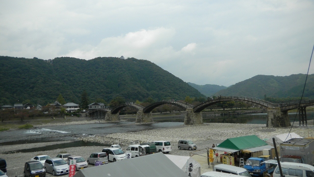 画像: 錦帯橋を渡って